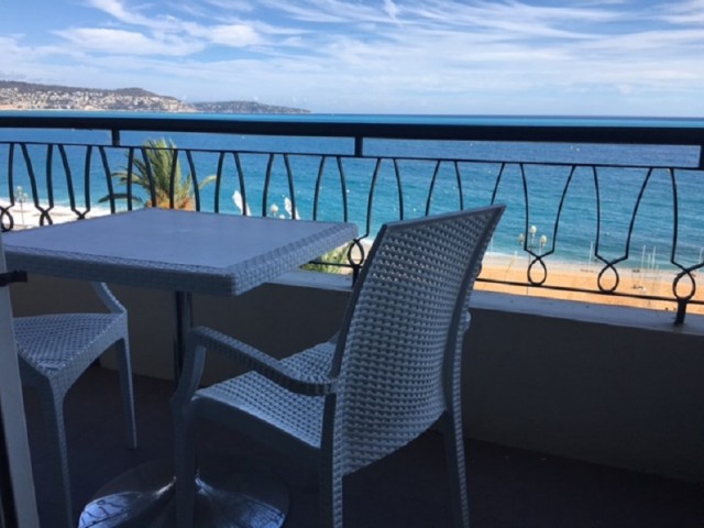 Bel appartement 3P sur la Promenade des Anglais avec terrasse et refait à neuf 