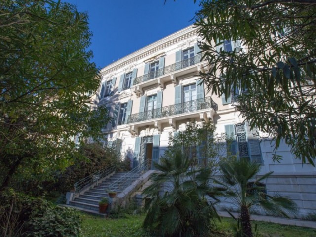 Majestueux appartement sur Victor Hugo avec jardin 